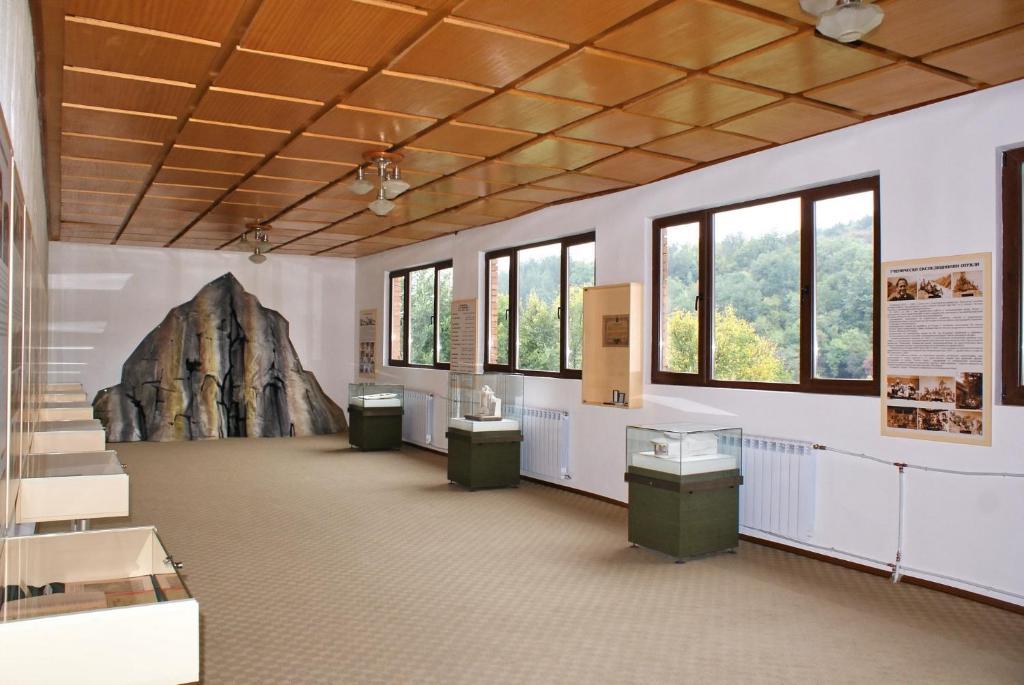 Tourist Center Momina Krepost Hotel Veliko Tarnovo Exterior photo