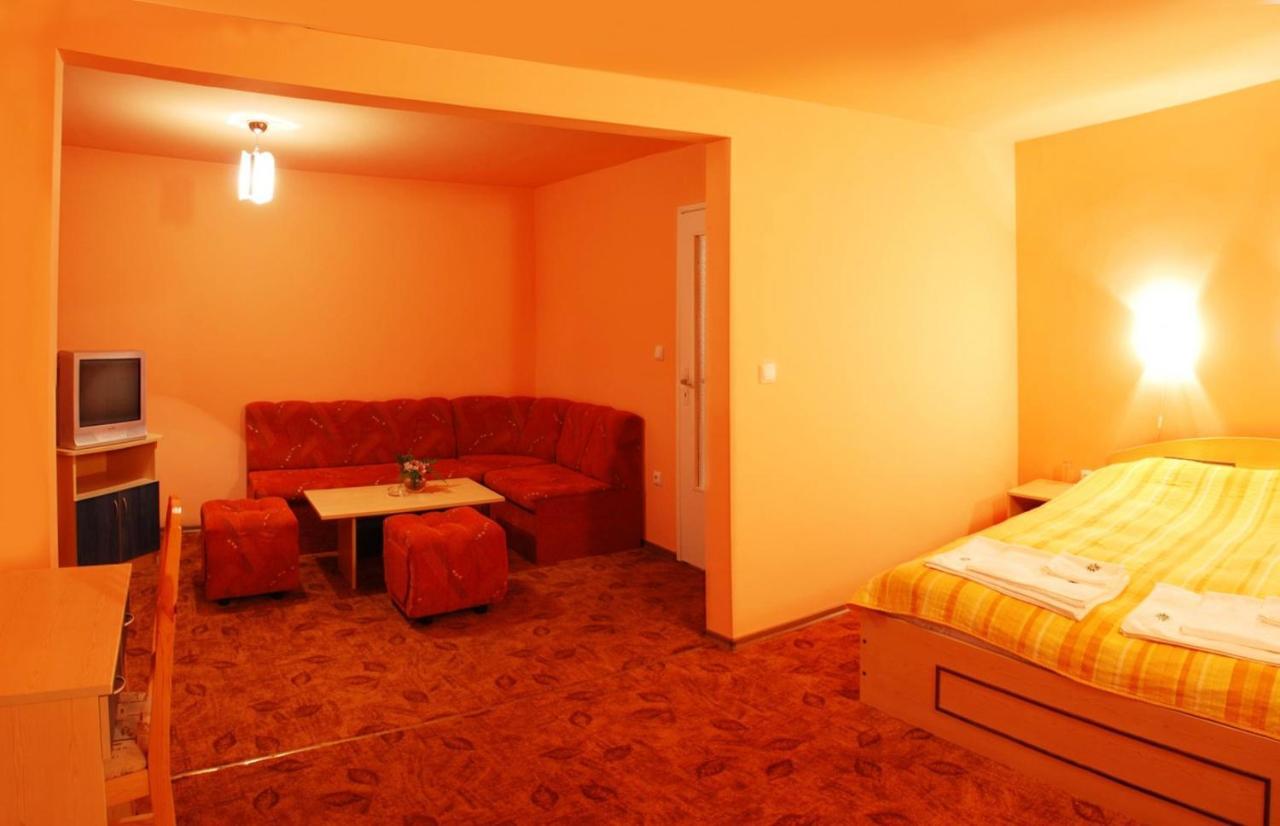 Tourist Center Momina Krepost Hotel Veliko Tarnovo Exterior photo
